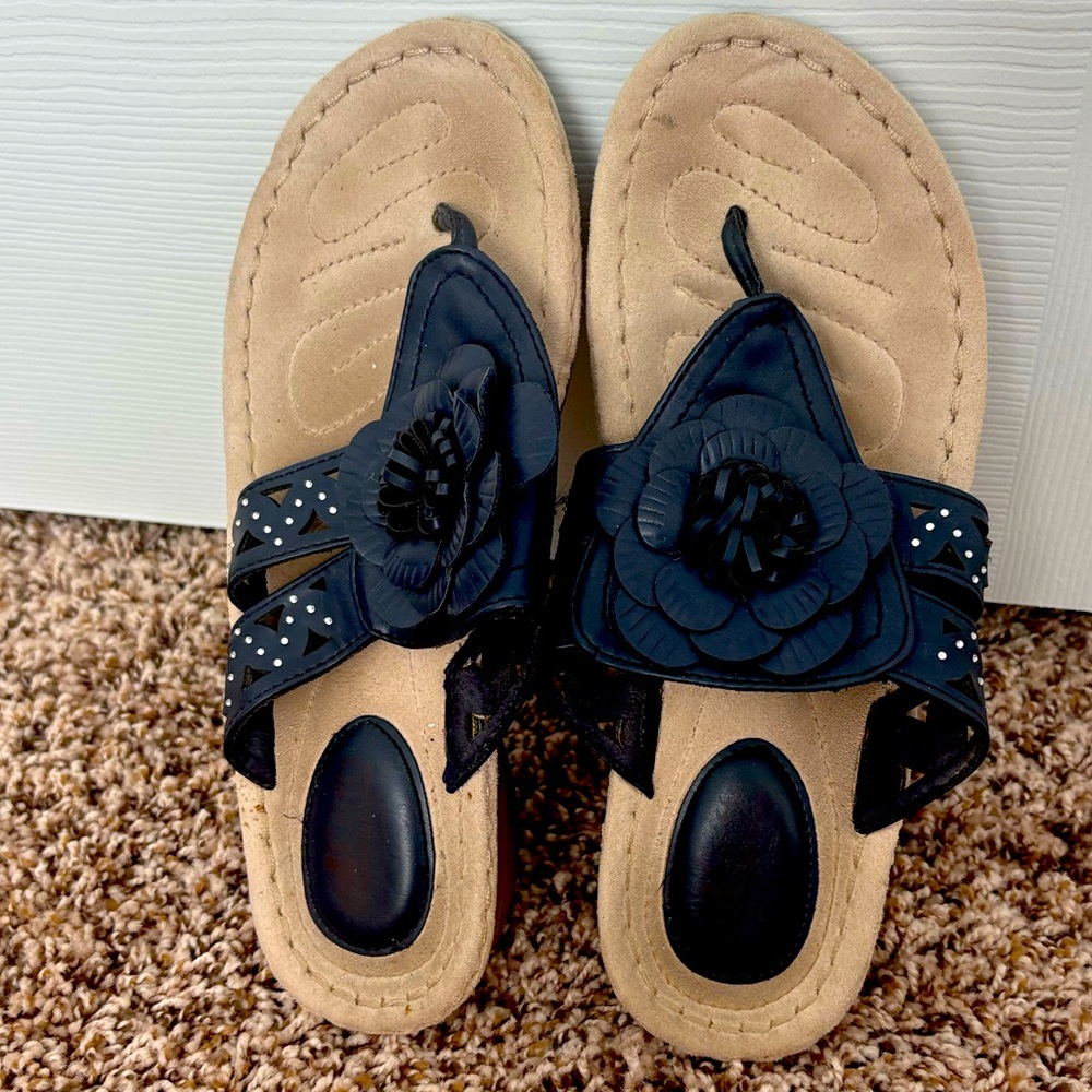 White mountain cliffs sandals. Size 9